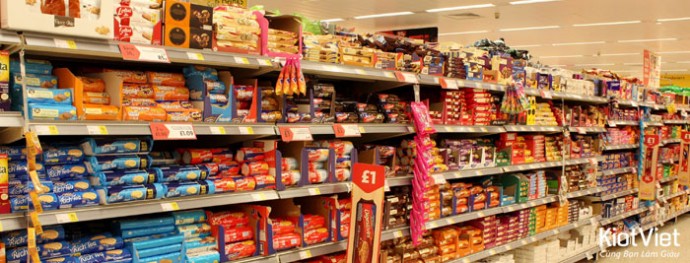 Cách bài trí giá kệ trong siêu thị để thu hút khách hàng
