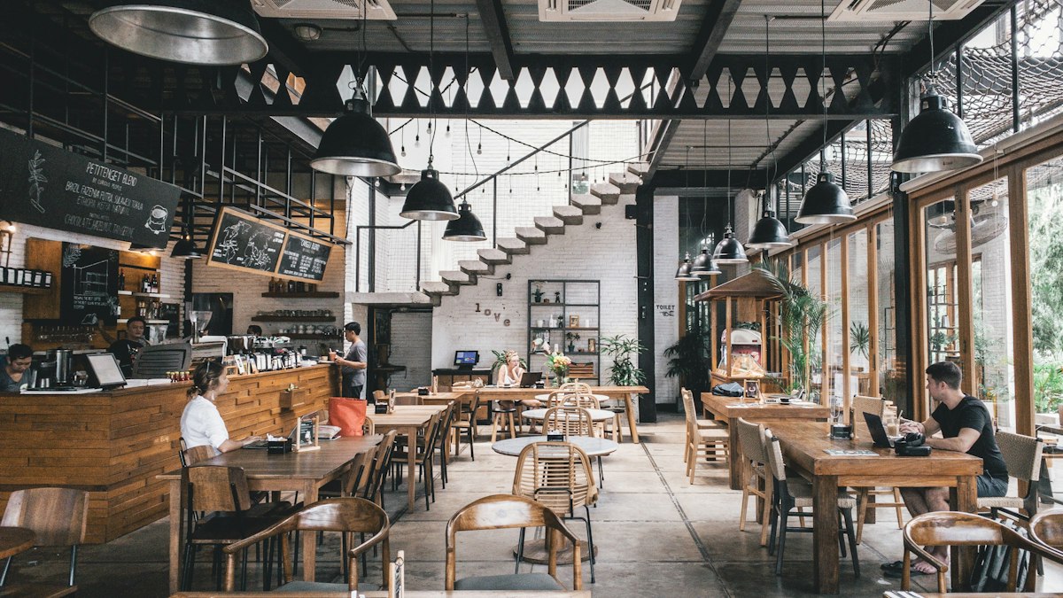 Theo dõi doanh thu quán cafe ra sao cho rõ?